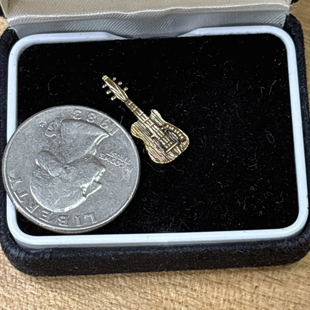 Vintage Gold Tone Electric Guitar Tie Tack Lapel Pin w/ Levy's Nashville
